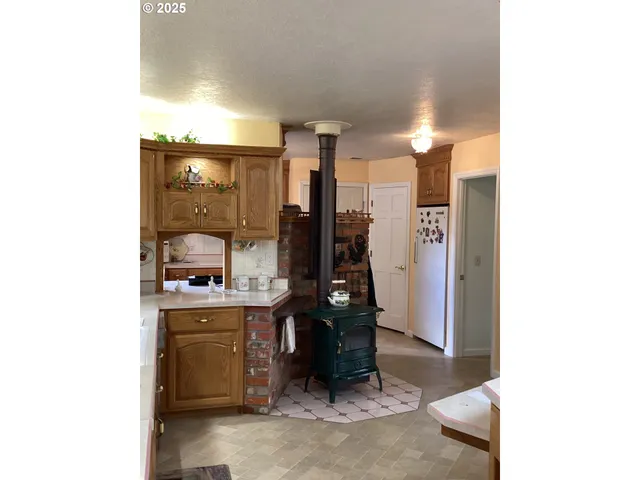 $899,000 | 1300 Fair Oaks Road, Oakland, OR 97462