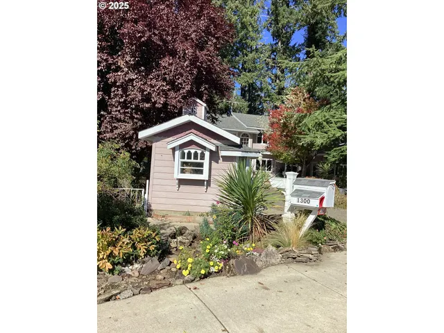 $899,000 | 1300 Fair Oaks Road, Oakland, OR 97462