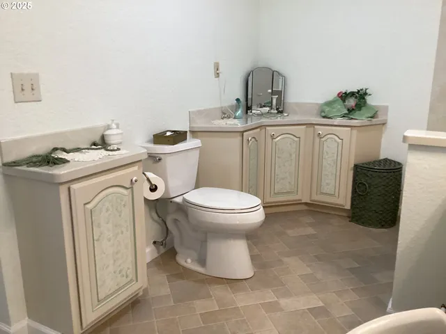 $899,000 | 1300 Fair Oaks Road, Oakland, OR 97462