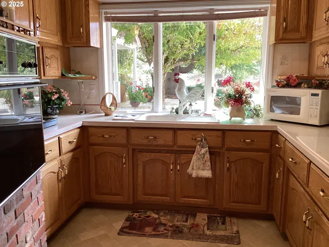 $899,000 | 1300 Fair Oaks Road, Oakland, OR 97462