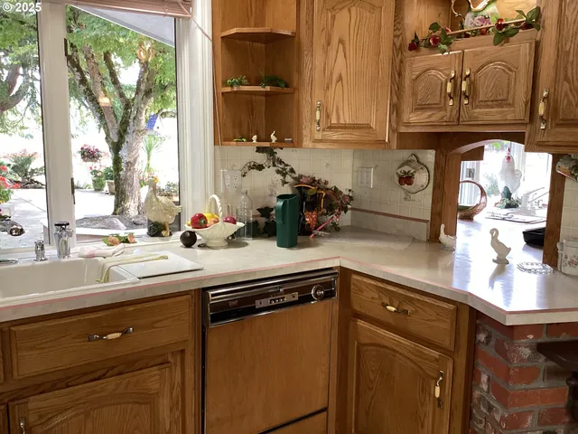 $899,000 | 1300 Fair Oaks Road, Oakland, OR 97462