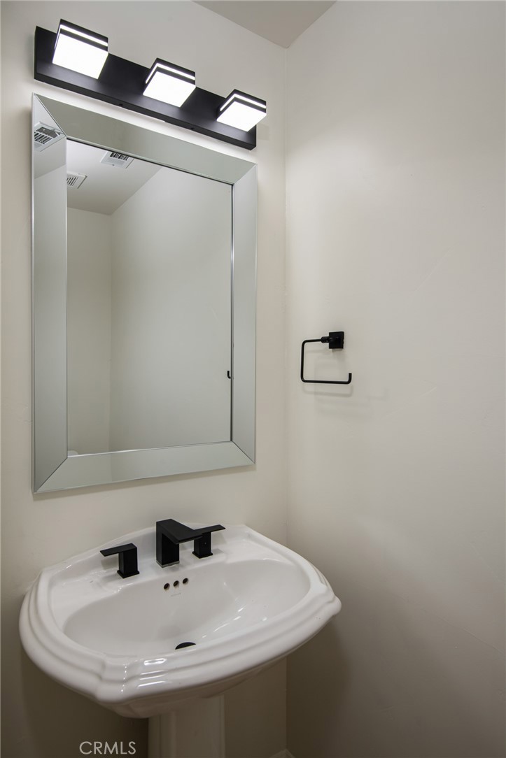 1477 Sequoia Drive Lake Arrowhead, CA 92352 - Photo 8 of 25 a bathroom with a sink and a mirror