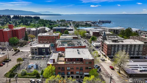 a picture of city view
