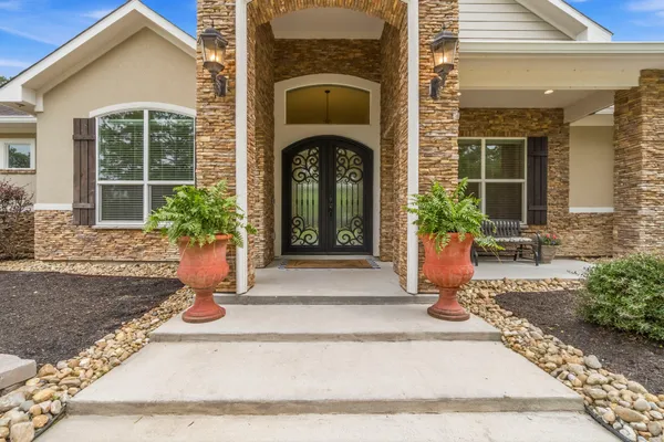 $995,000 | 10810 Post Oak Drive, Conroe, TX 77385