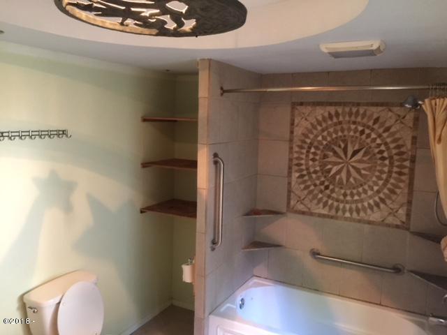 6310 Us-101 Otis, OR 97368 - Photo 27 of 30 Master Bath /Pic 2