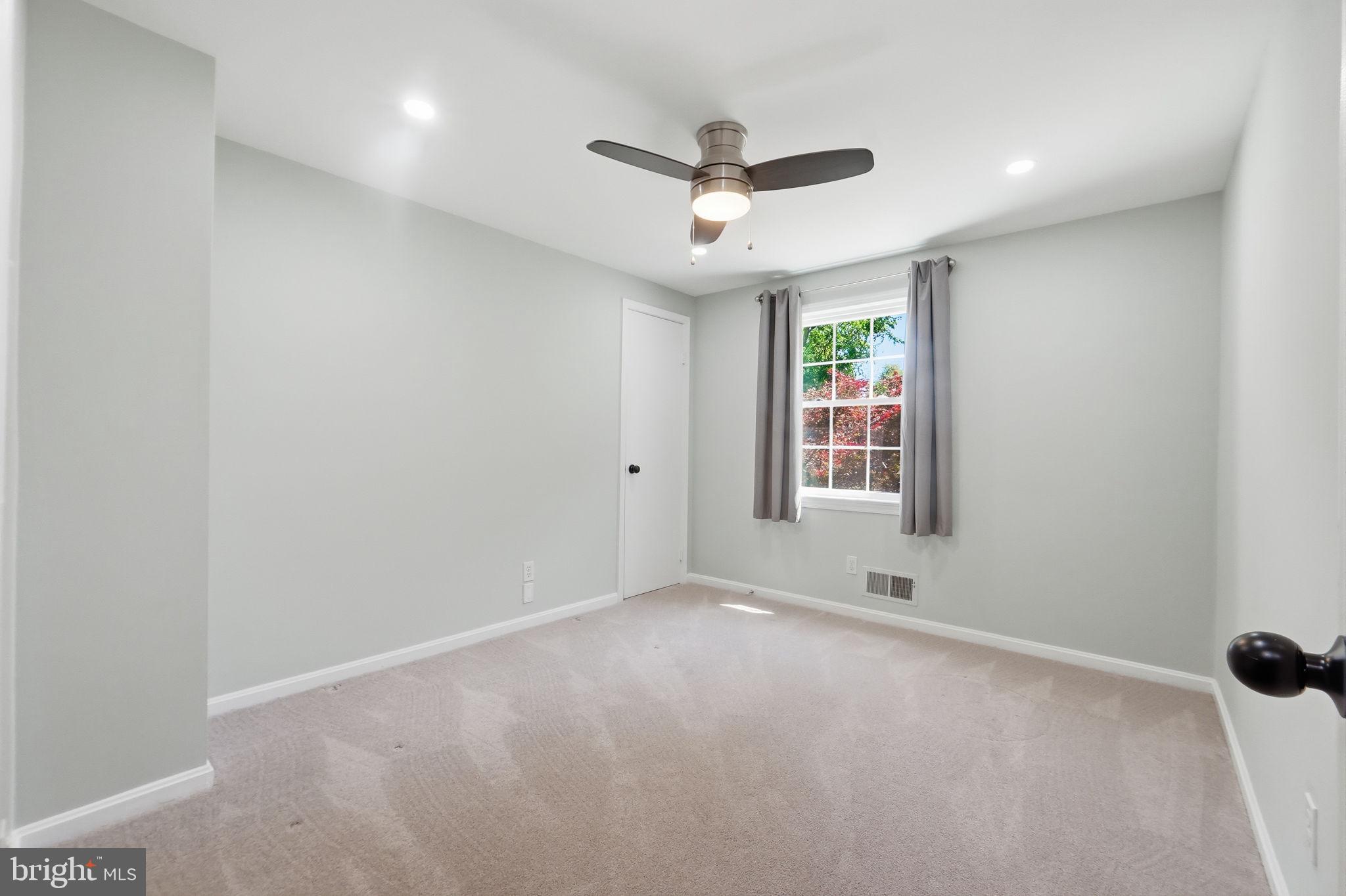 8008 Inspection House Road Potomac, MD 20854 - Photo 33 of 43 Bright and airy blank canvas room.