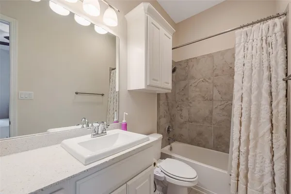 $659,900 | 14062 Dunsmore Landing Drive, Houston, TX 77059