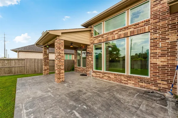 $659,900 | 14062 Dunsmore Landing Drive, Houston, TX 77059