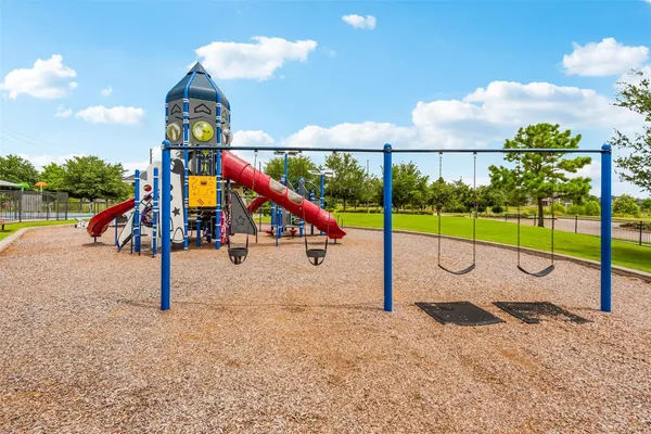 $659,900 | 14062 Dunsmore Landing Drive, Houston, TX 77059