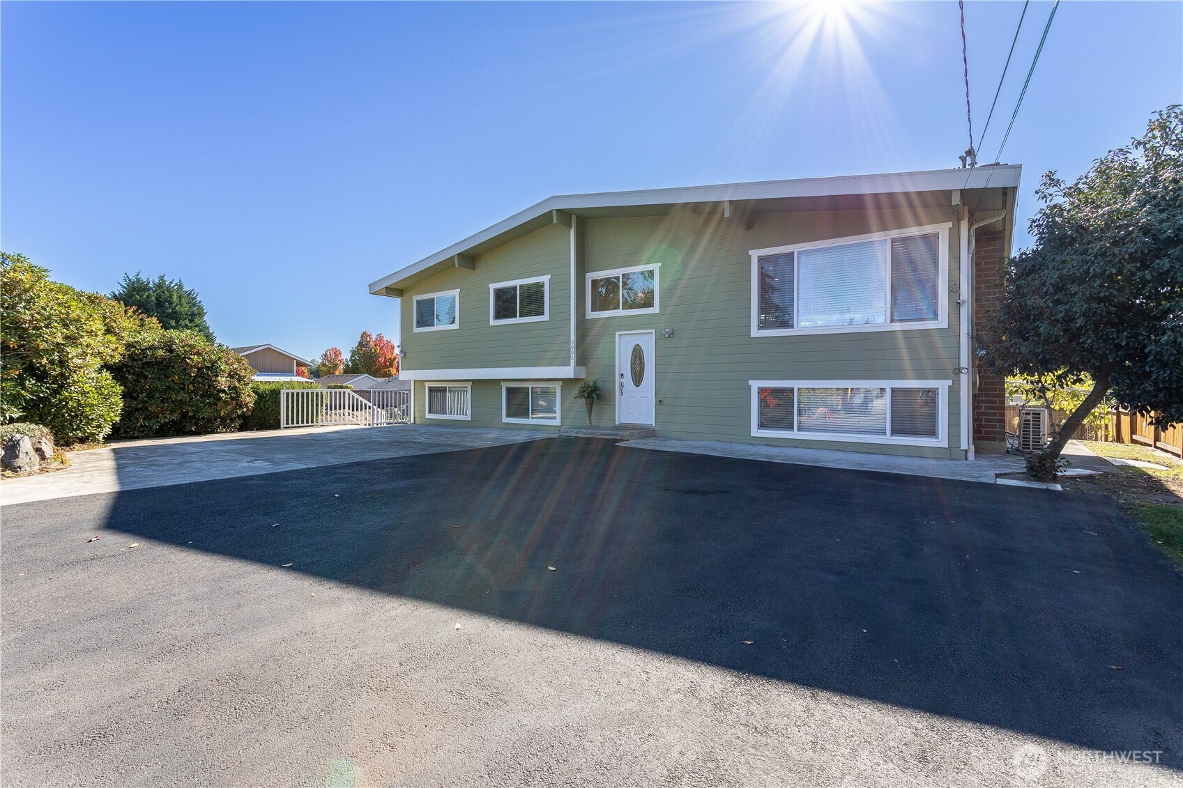 3905 Northeast 6th Street Renton, WA 98056 - Photo 2 of 32