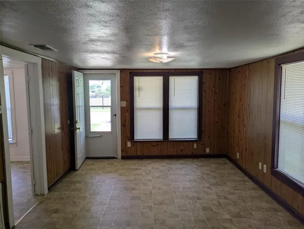 $325,000 | 411 South Bradshaw Street, Denton, TX 76205