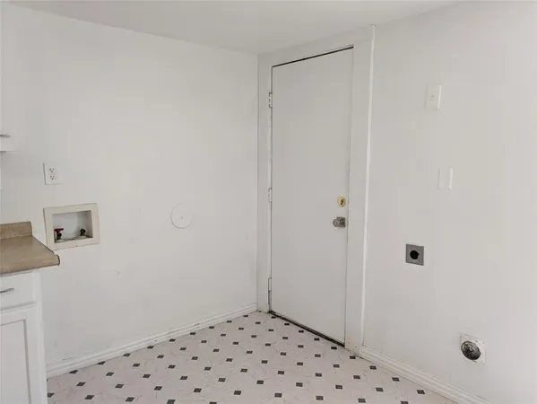 $325,000 | 411 South Bradshaw Street, Denton, TX 76205