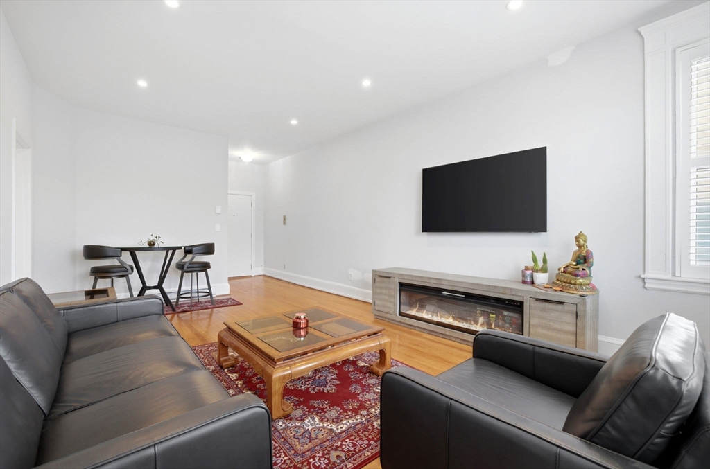 520 Beacon Street, Unit 2F Boston, MA 02215 - Photo 3 of 18