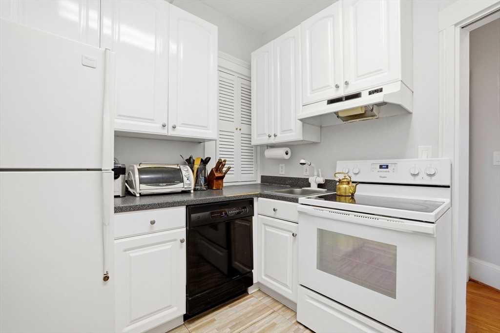 520 Beacon Street, Unit 2F Boston, MA 02215 - Photo 6 of 18