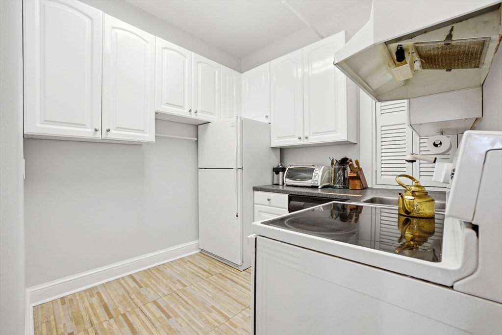 520 Beacon Street, Unit 2F Boston, MA 02215 - Photo 7 of 18