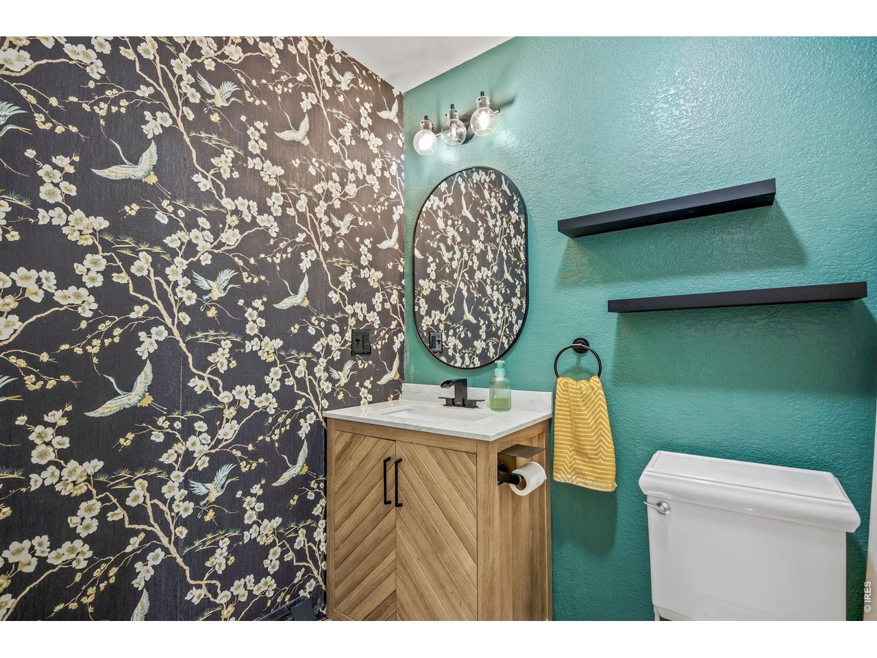 5411 South Manitou Road Littleton, CO 80123 - Photo 16 of 28 Secondary full bathroom
