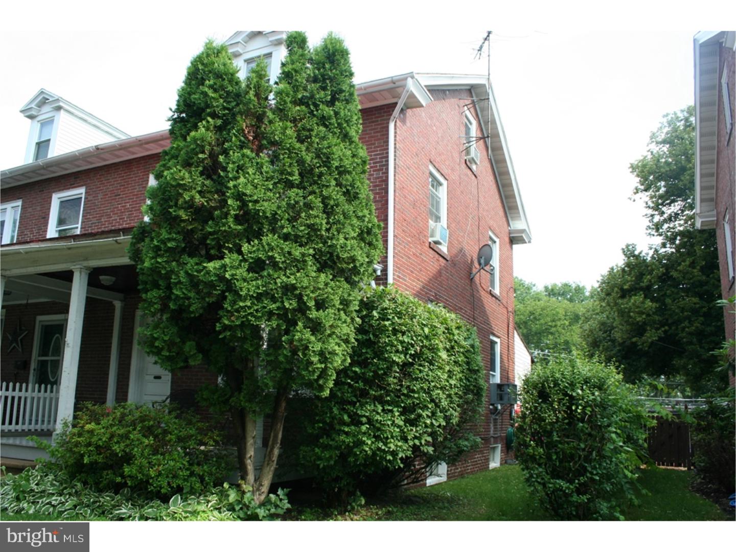 402 Pine Street West Reading, PA 19611 - Photo 4 of 24