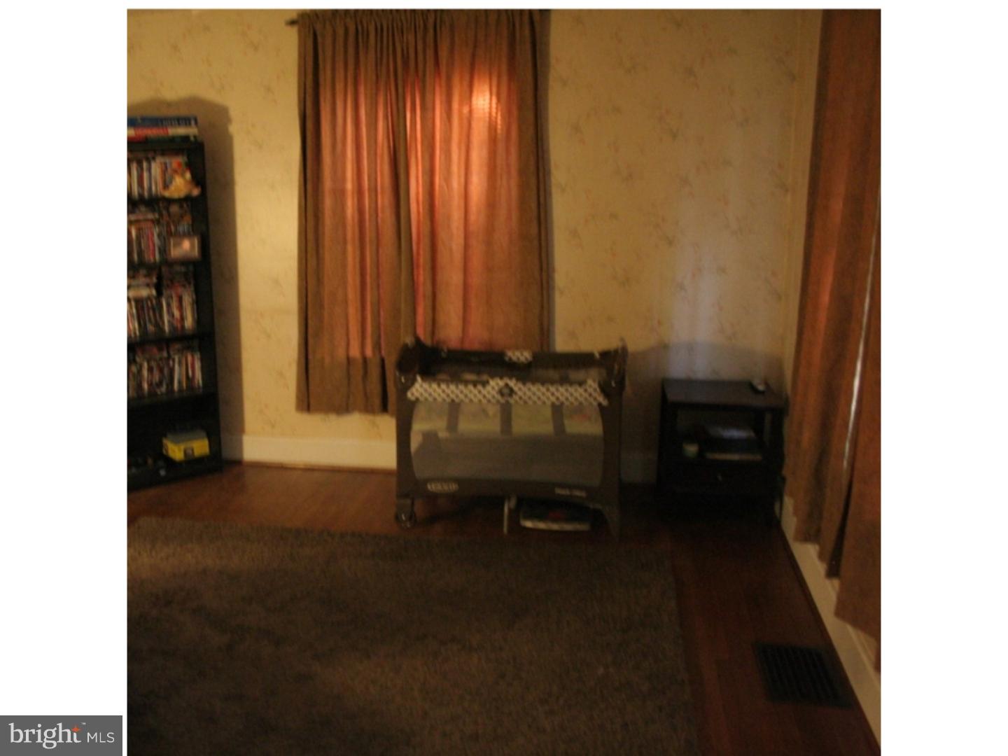 402 Pine Street West Reading, PA 19611 - Photo 5 of 24 Living Room