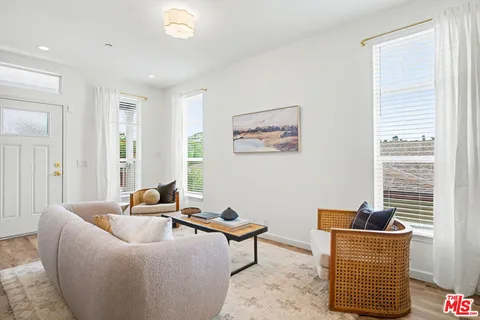 $949,000 | 3214-3216 Shasta Circle South, Los Angeles, CA 90065