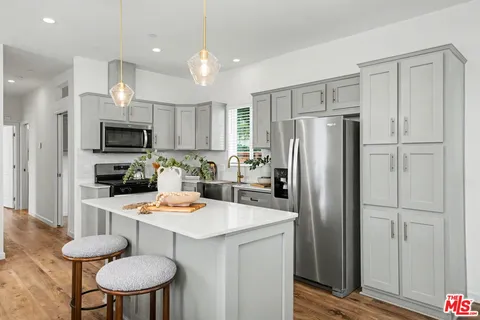 $949,000 | 3214-3216 Shasta Circle South, Los Angeles, CA 90065