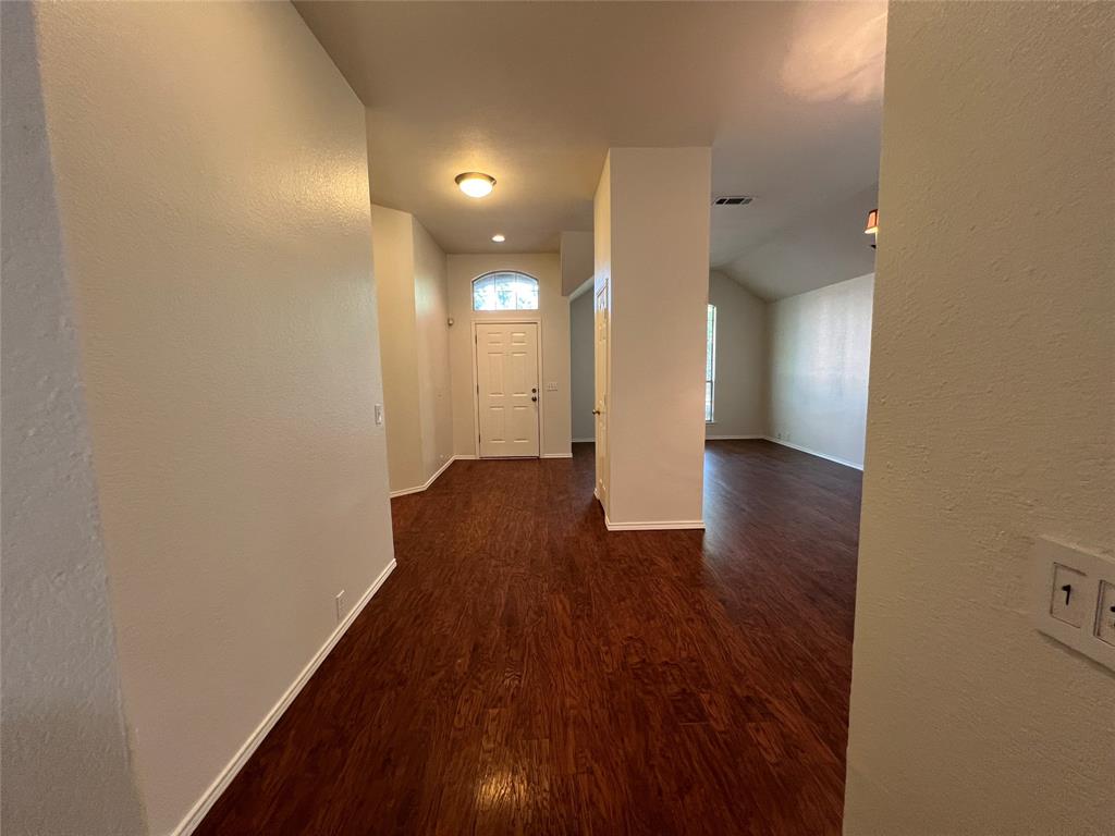 334 Touchdown Drive Irving, TX 75063 - Photo 8 of 32