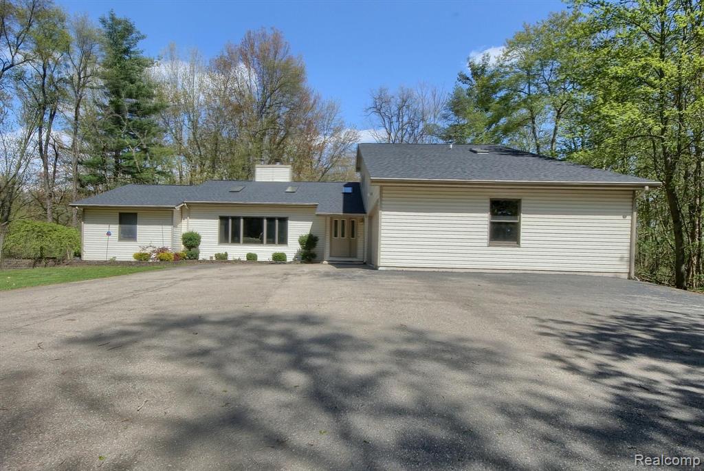 20683 Clark Road Belleville, MI 48111 - Photo 2 of 34