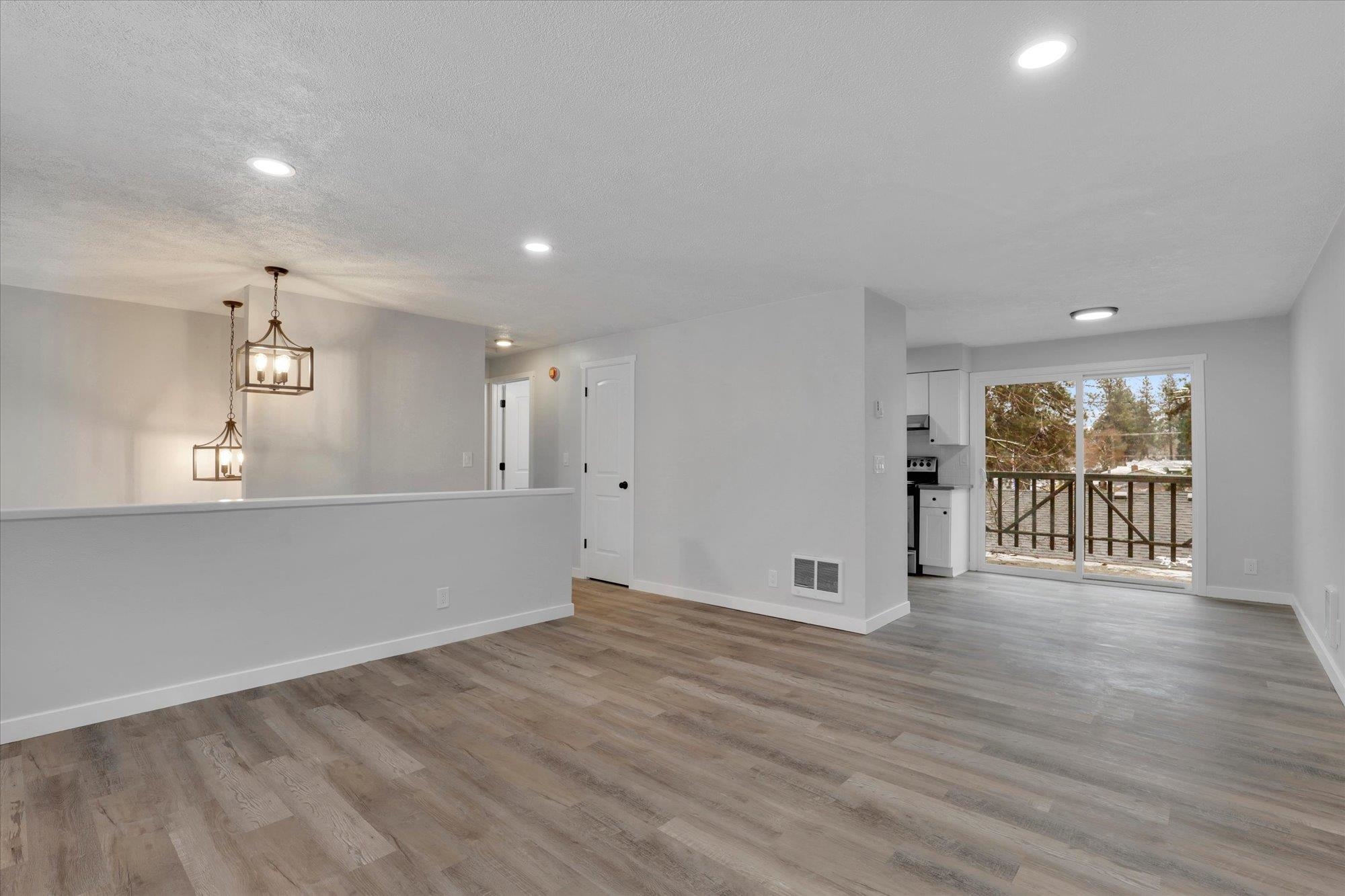 405 West Rhoades Avenue Spokane, WA 99208 - Photo 3 of 29 Gallery Image 3
