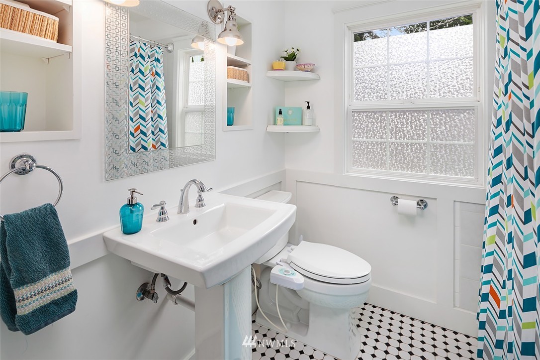 7247 South Sunnycrest Road Seattle, WA 98178 - Photo 15 of 25