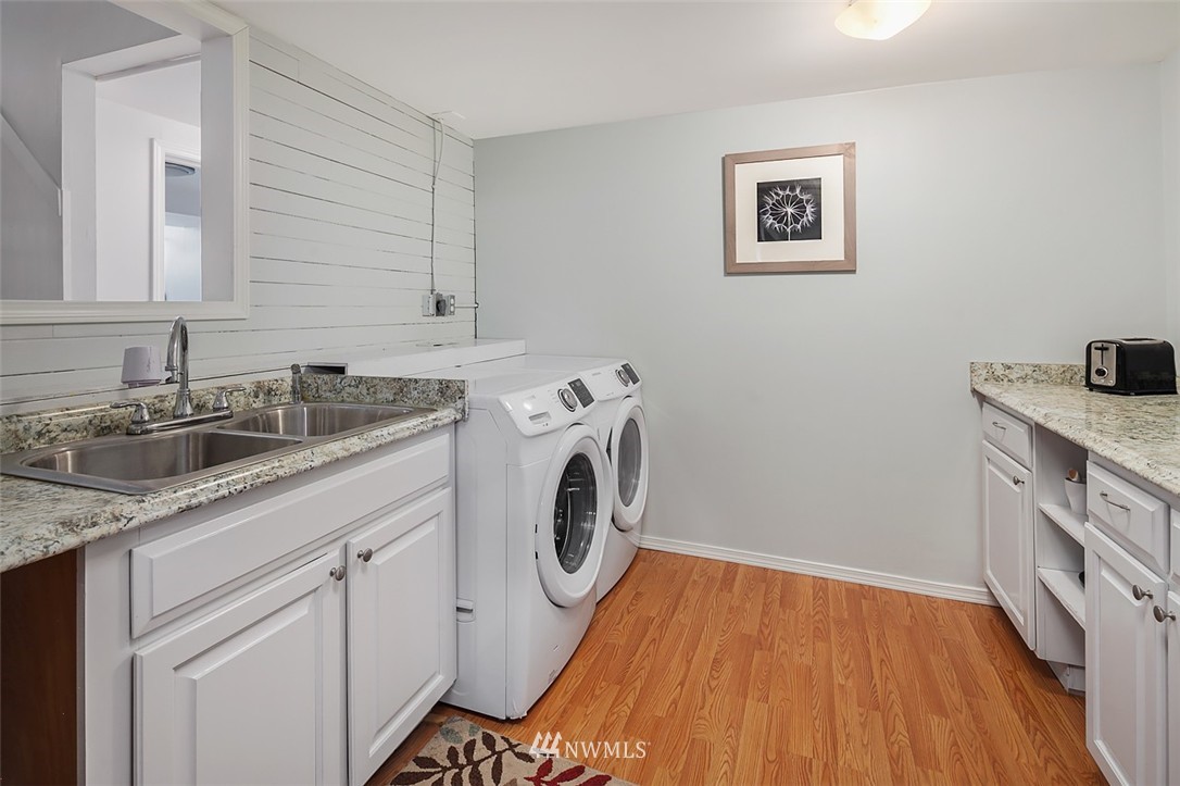 7247 South Sunnycrest Road Seattle, WA 98178 - Photo 18 of 25