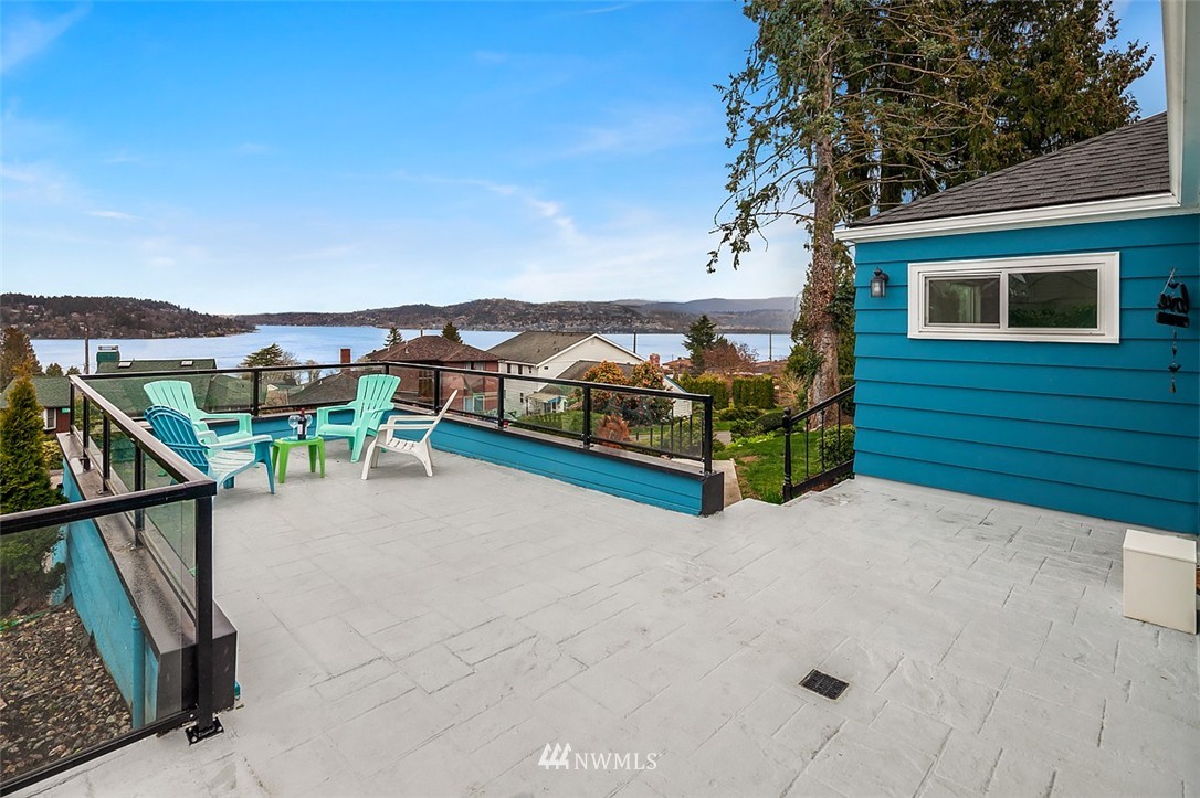 7247 South Sunnycrest Road Seattle, WA 98178 - Photo 3 of 25