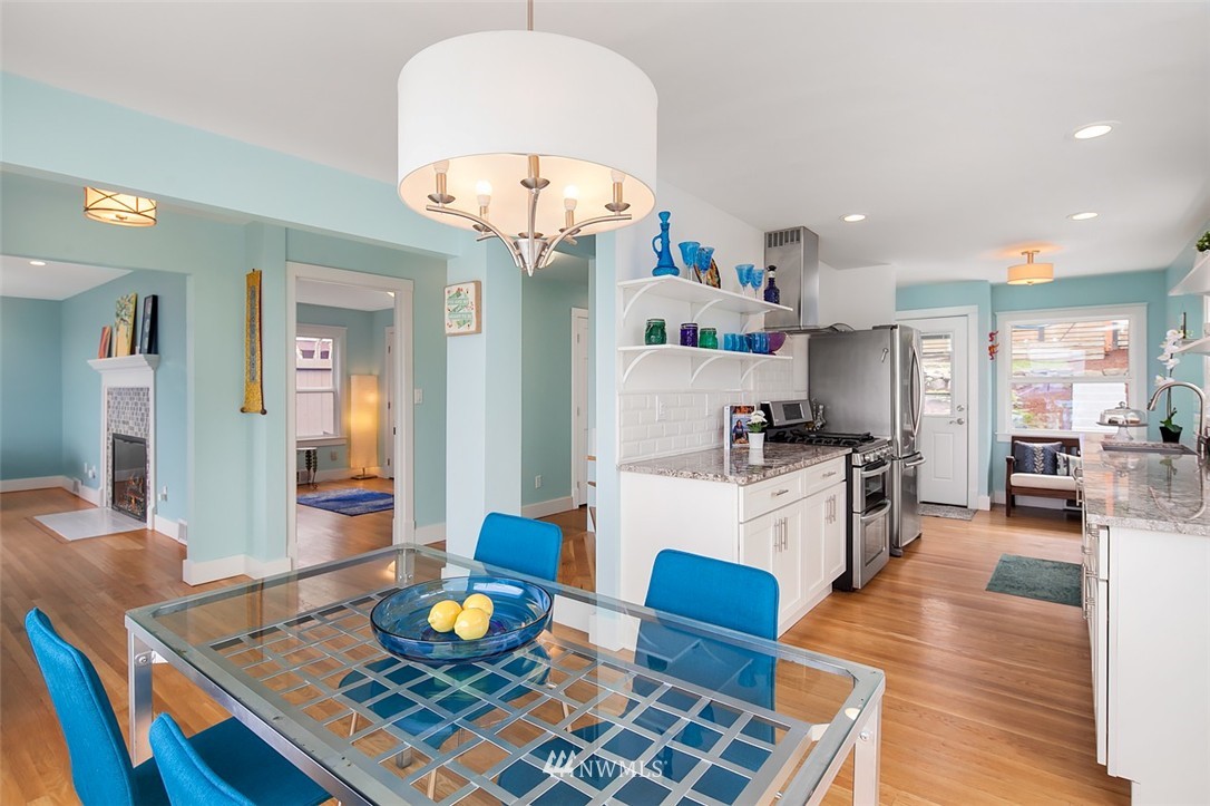 7247 South Sunnycrest Road Seattle, WA 98178 - Photo 4 of 25