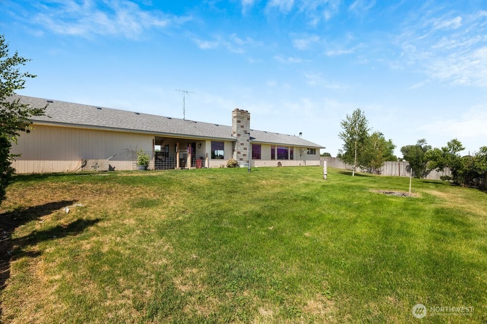 7802 Hicks Road Grandview, WA 98930 - Photo 25 of 31