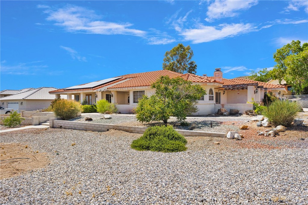 18588 Kamana Road Apple Valley, CA 92307 - Photo 5 of 47