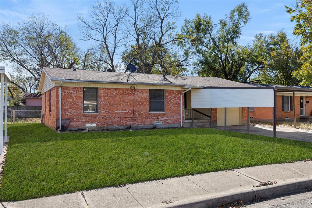 1406 Ridgeview Street Mesquite, TX 75149 - Photo 2 of 16 a front view of a house with a garden