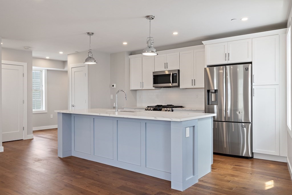 18 Crestway Road, Unit 5 Boston, MA 02128 - Photo 3 of 17 Gallery Image 3
