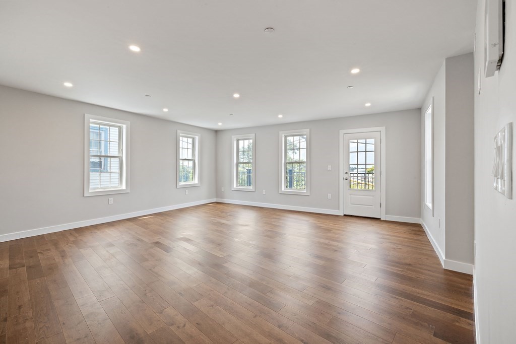 18 Crestway Road, Unit 5 Boston, MA 02128 - Photo 5 of 17 Gallery Image 5
