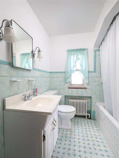 336 Highland Road Pittsburgh, PA 15235 - Photo 17 of 25 Shared Hallway Bath