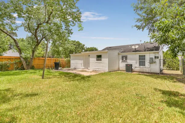 $1,450 | 4902 Pershing Street, Houston, TX 77033