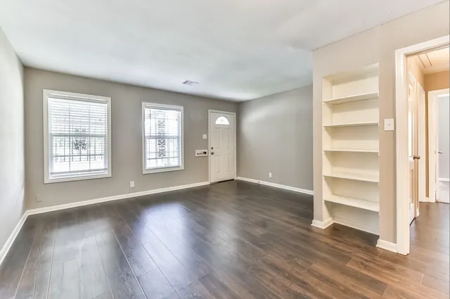 $1,500 | 4902 Pershing Street, Houston, TX 77033