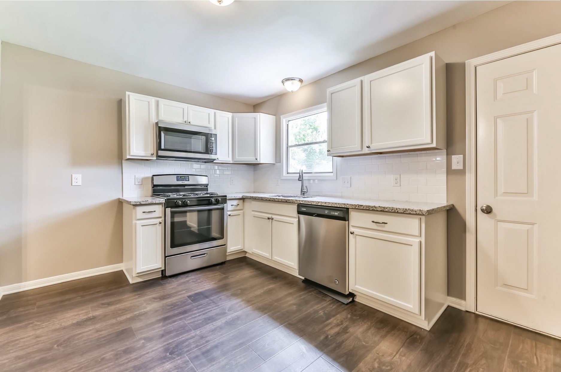 4902 Pershing Street Houston, TX 77033 - Photo 7 of 12