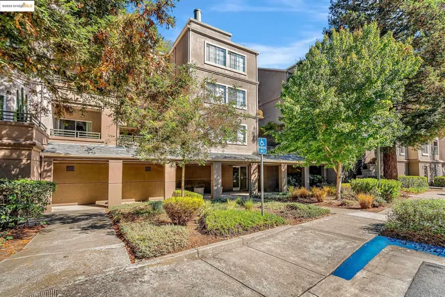 $2,800 | 180 Caldecott Lane, Unit U314, Oakland, CA 94618