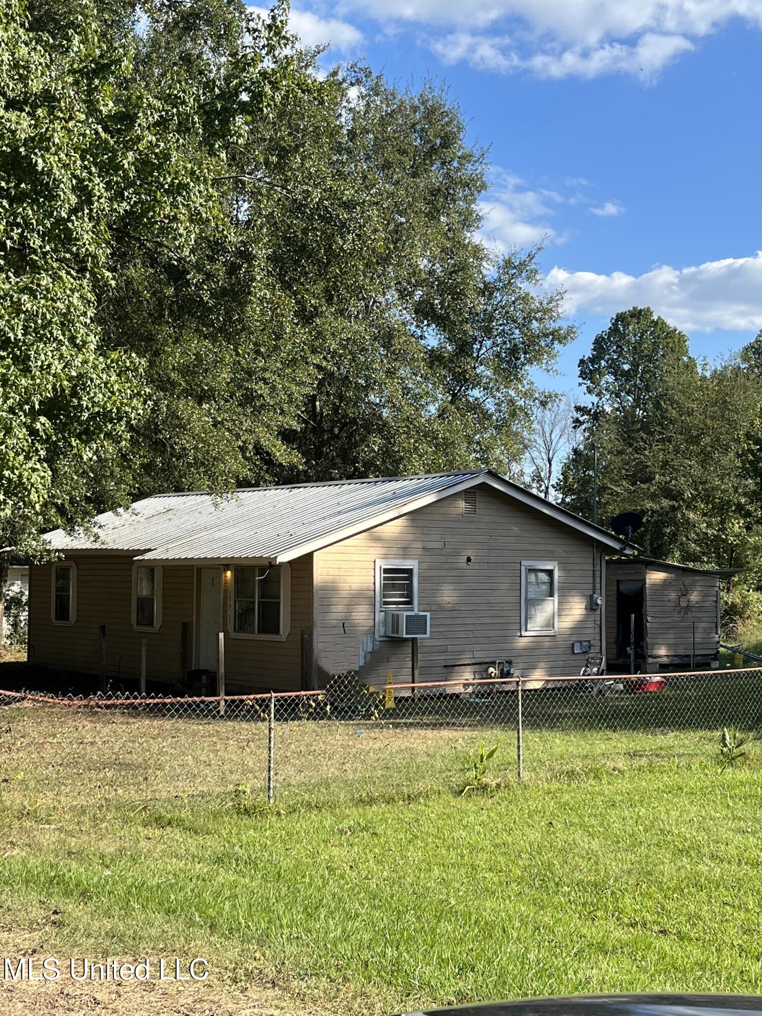 309 Rose Road Grenada, MS 38901 - Photo 3 of 3 309 Rose Rd 3