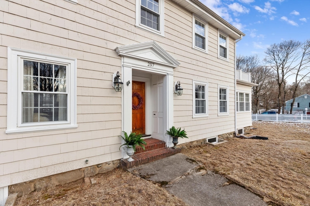 257 High Street Reading, MA 01867 - Photo 4 of 42 Gallery Image 4