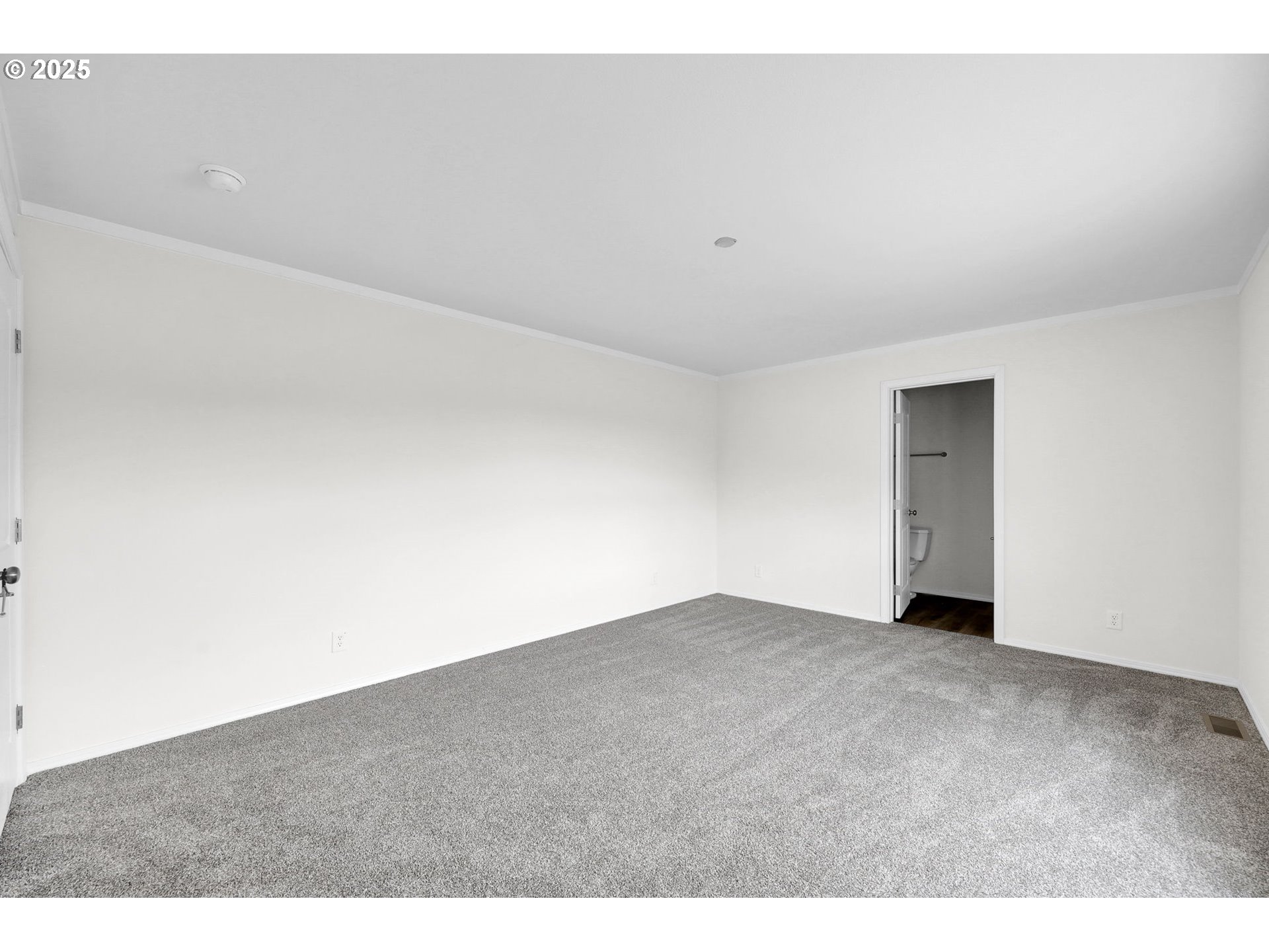 89615 Hill Road Springfield, OR 97478 - Photo 22 of 44 a view of an empty room