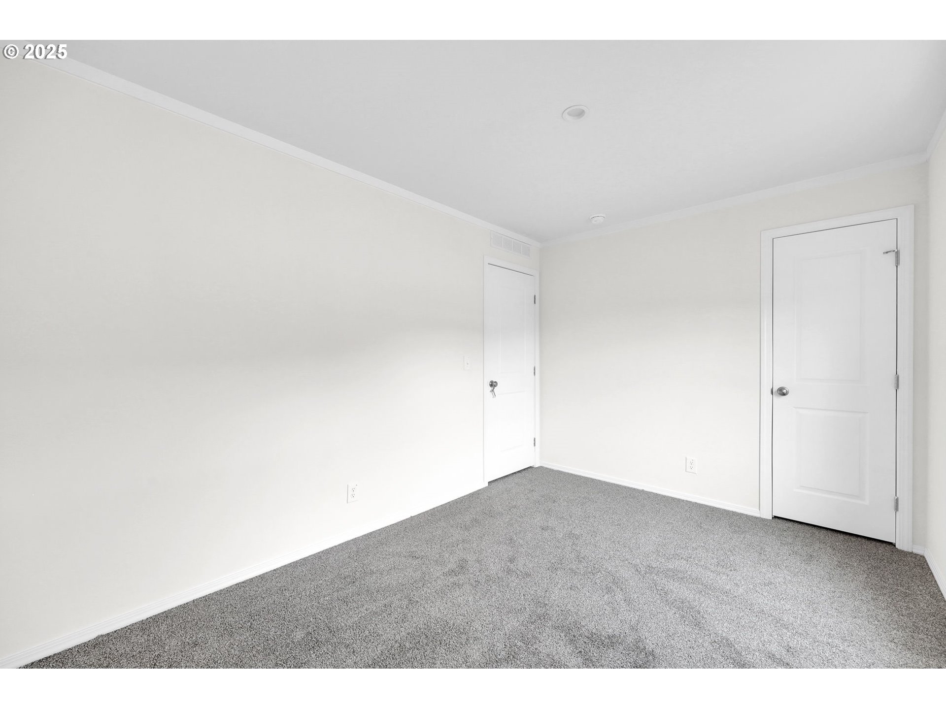89615 Hill Road Springfield, OR 97478 - Photo 29 of 44 a view of an empty room