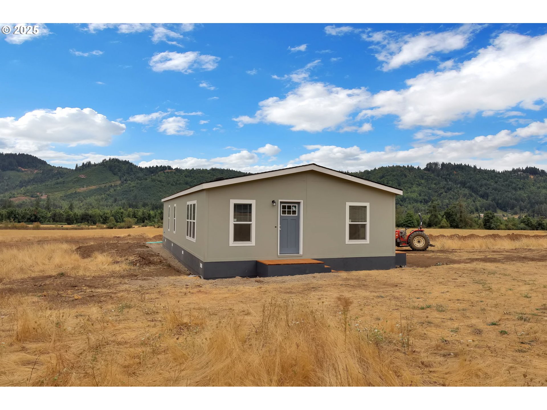 89615 Hill Road Springfield, OR 97478 - Photo 34 of 44 a view of outdoor space with mountain view