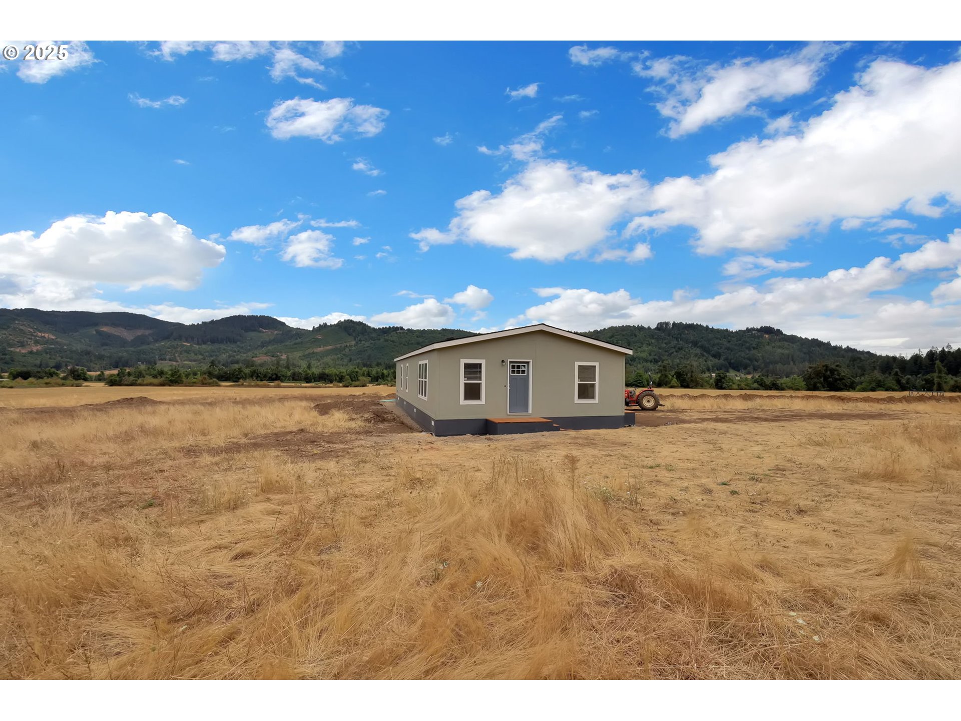 89615 Hill Road Springfield, OR 97478 - Photo 36 of 44 a view of a house with a lake view