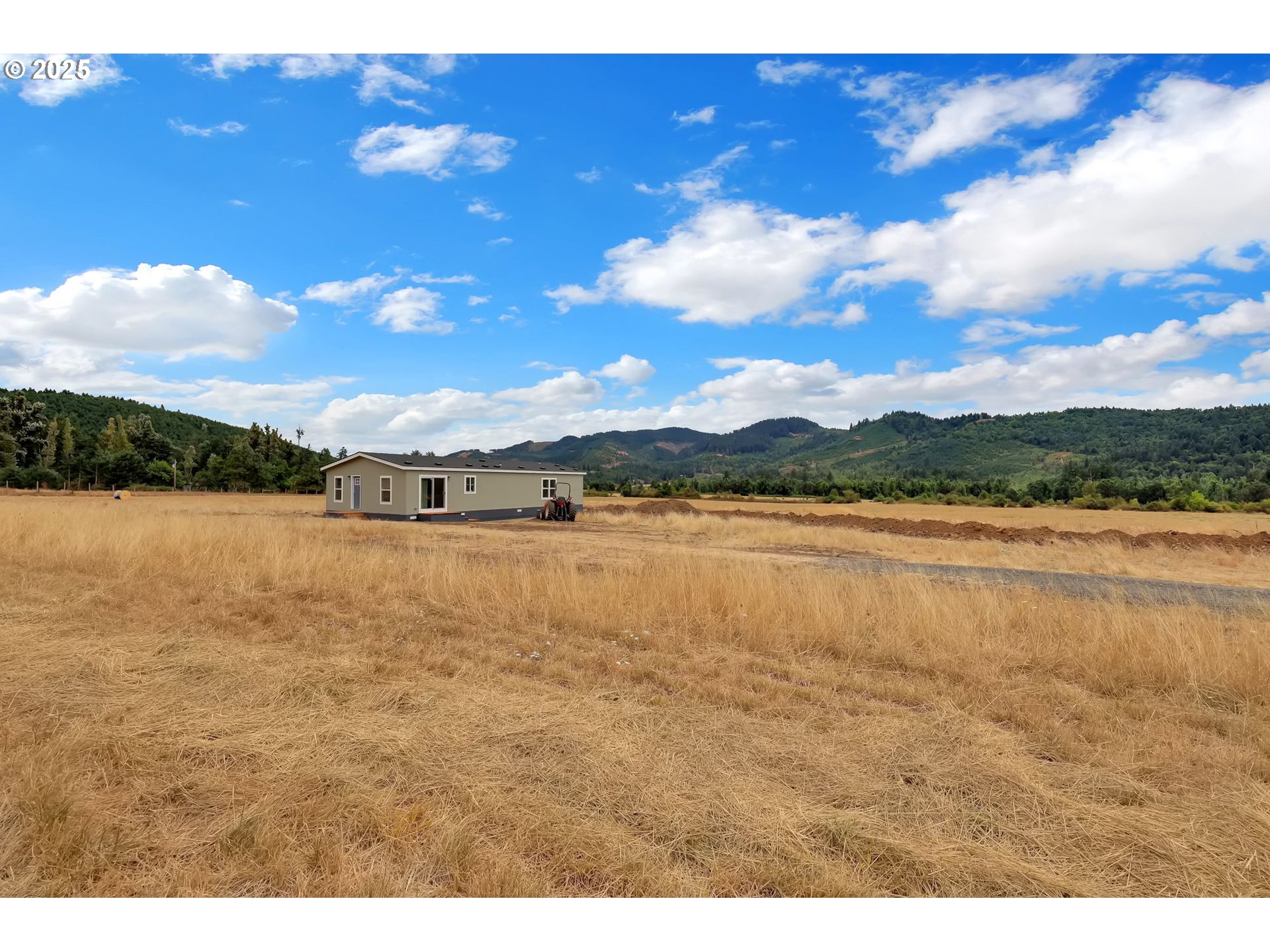 89615 Hill Road Springfield, OR 97478 - Photo 37 of 44 a view of lake view and mountain