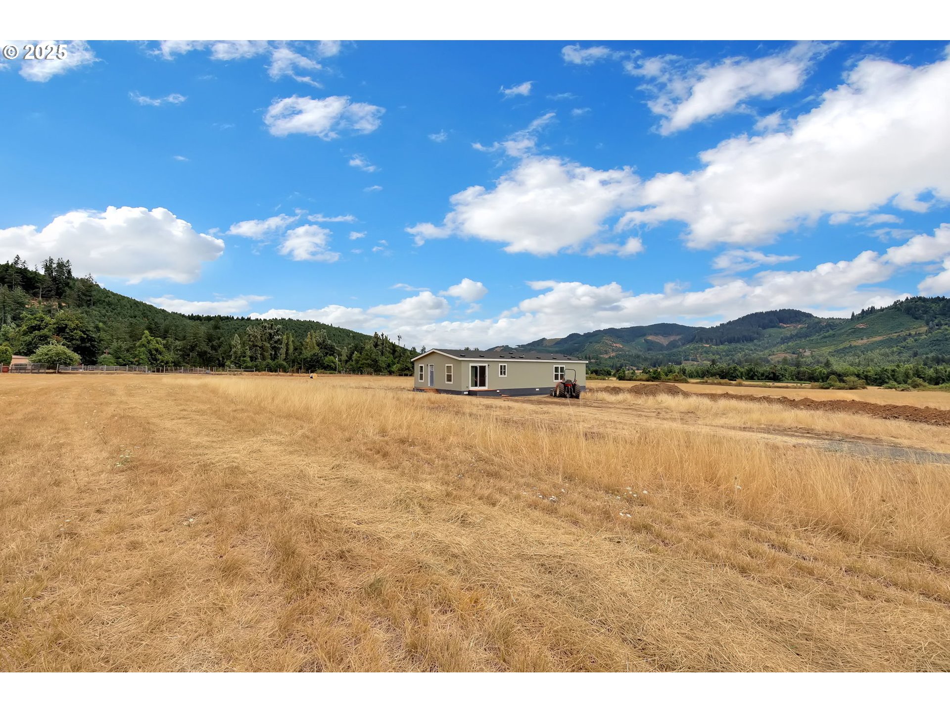 89615 Hill Road Springfield, OR 97478 - Photo 38 of 44 a view of an ocean and city