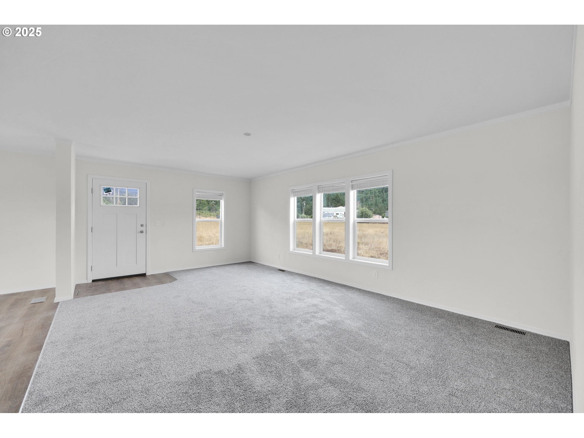 89615 Hill Road Springfield, OR 97478 - Photo 4 of 44 a view of an empty room with a window